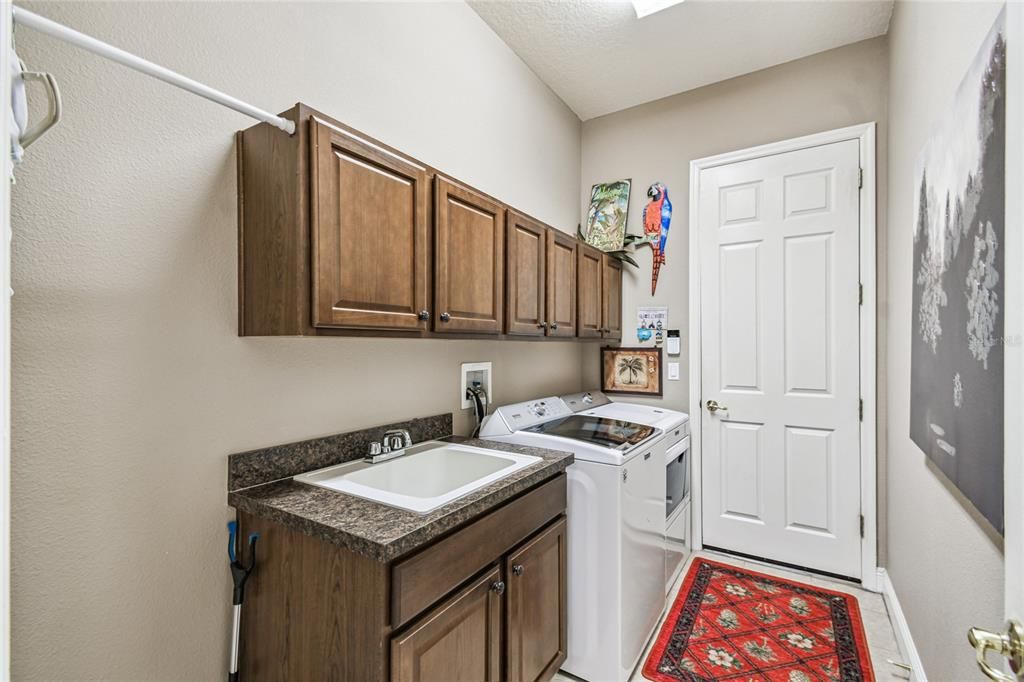 For Sale: $450,000 (2 beds, 2 baths, 2211 Square Feet)