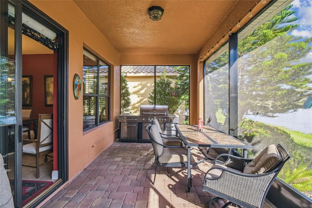 For Sale: $450,000 (2 beds, 2 baths, 2211 Square Feet)