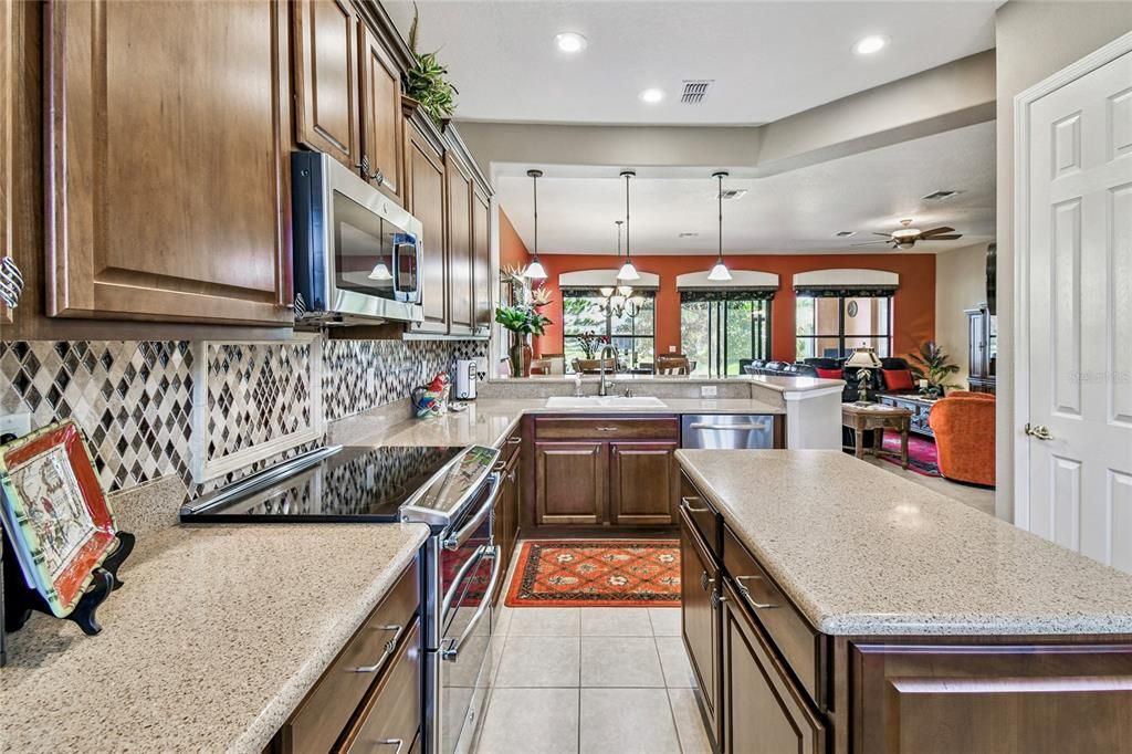 For Sale: $450,000 (2 beds, 2 baths, 2211 Square Feet)