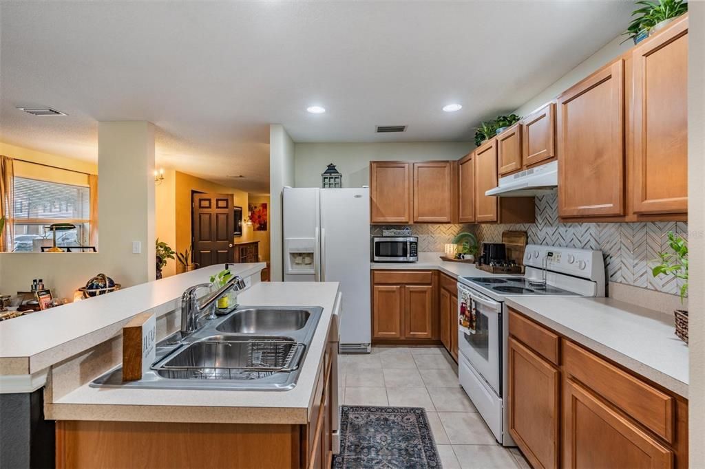 For Sale: $285,000 (3 beds, 2 baths, 1880 Square Feet)