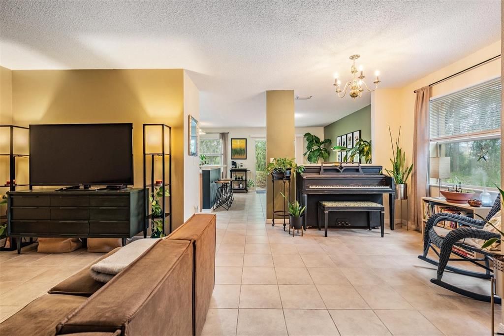 For Sale: $285,000 (3 beds, 2 baths, 1880 Square Feet)