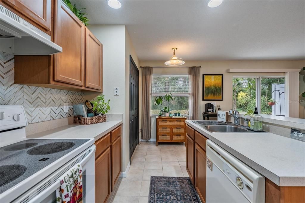 For Sale: $285,000 (3 beds, 2 baths, 1880 Square Feet)