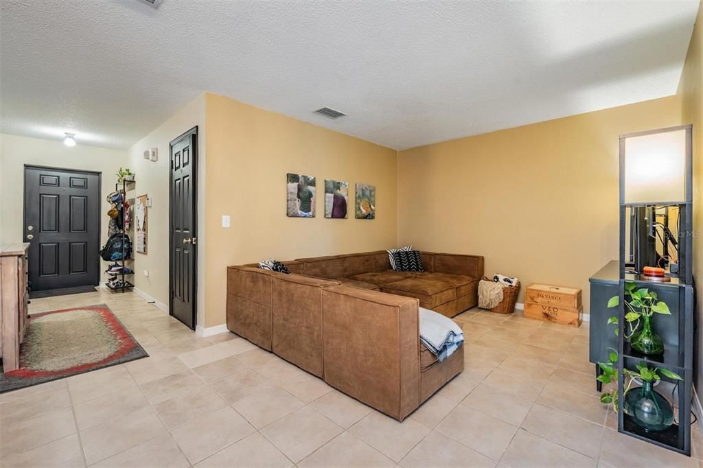 For Sale: $285,000 (3 beds, 2 baths, 1880 Square Feet)