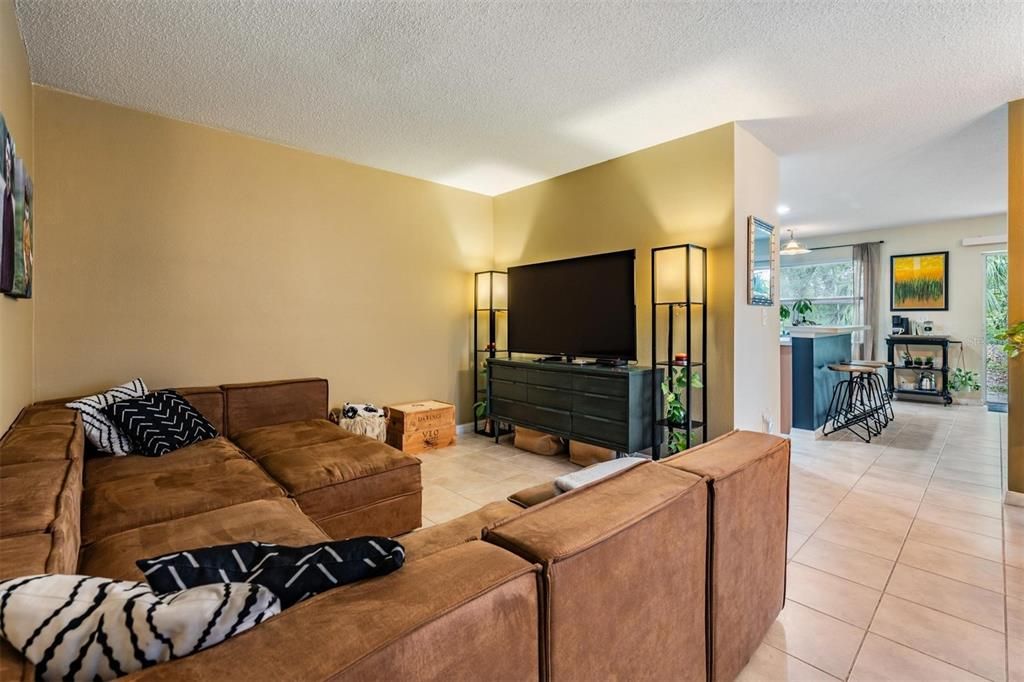 For Sale: $285,000 (3 beds, 2 baths, 1880 Square Feet)