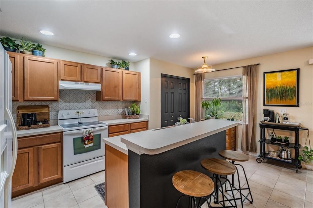 For Sale: $285,000 (3 beds, 2 baths, 1880 Square Feet)