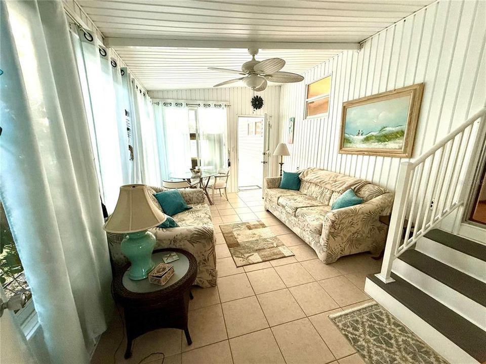 For Sale: $159,000 (2 beds, 1 baths, 672 Square Feet)