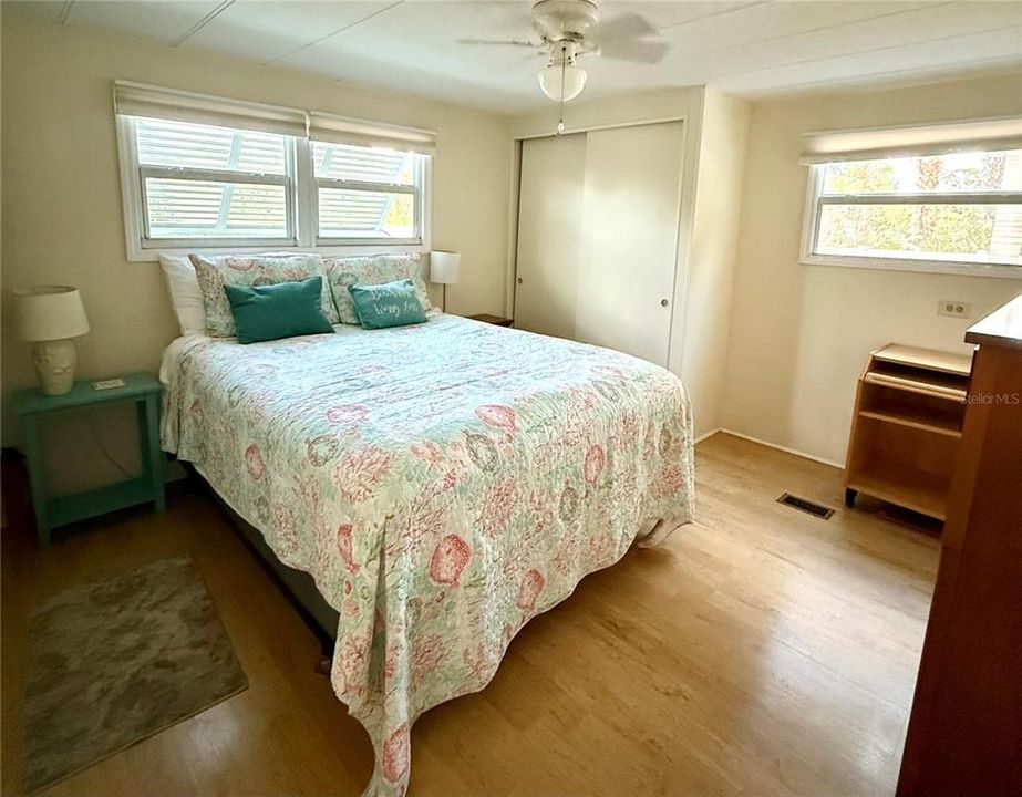 For Sale: $159,000 (2 beds, 1 baths, 672 Square Feet)