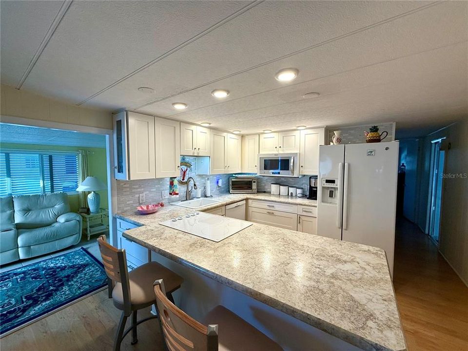 For Sale: $159,000 (2 beds, 1 baths, 672 Square Feet)