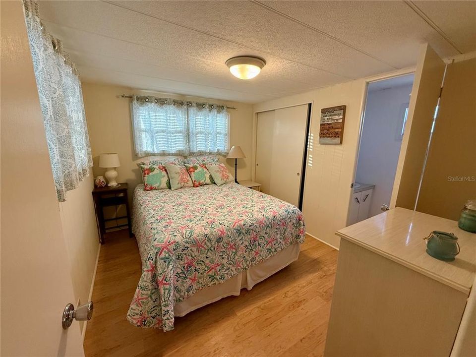 For Sale: $159,000 (2 beds, 1 baths, 672 Square Feet)