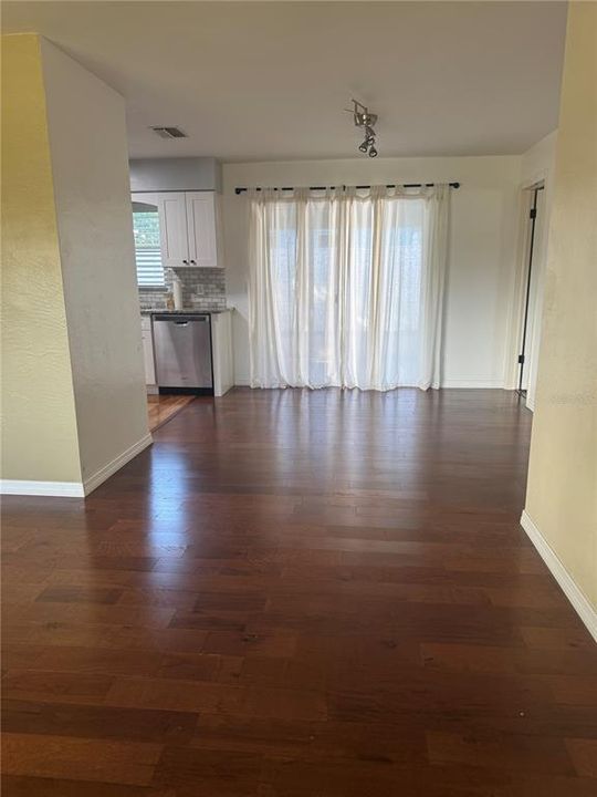 For Sale: $450,000 (3 beds, 2 baths, 1170 Square Feet)