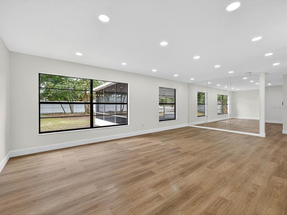 Activo con contrato: $428,000 (3 camas, 2 baños, 1529 Pies cuadrados)