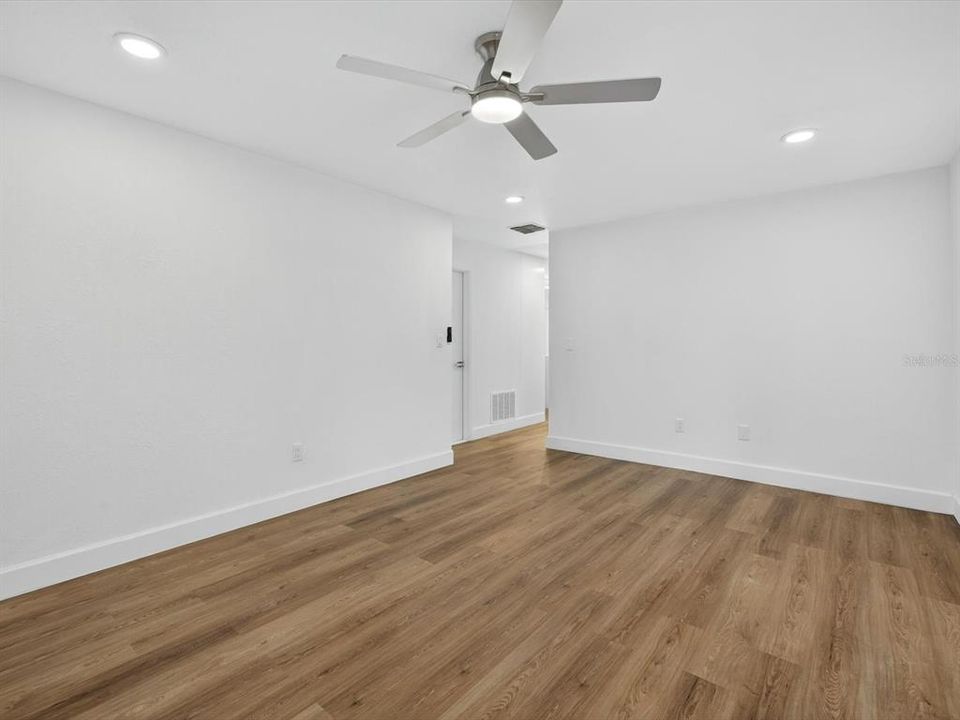 Activo con contrato: $428,000 (3 camas, 2 baños, 1529 Pies cuadrados)