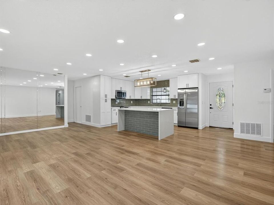 Activo con contrato: $428,000 (3 camas, 2 baños, 1529 Pies cuadrados)