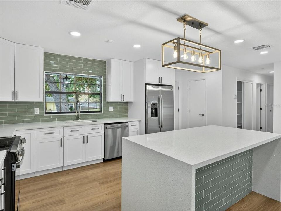 Activo con contrato: $428,000 (3 camas, 2 baños, 1529 Pies cuadrados)