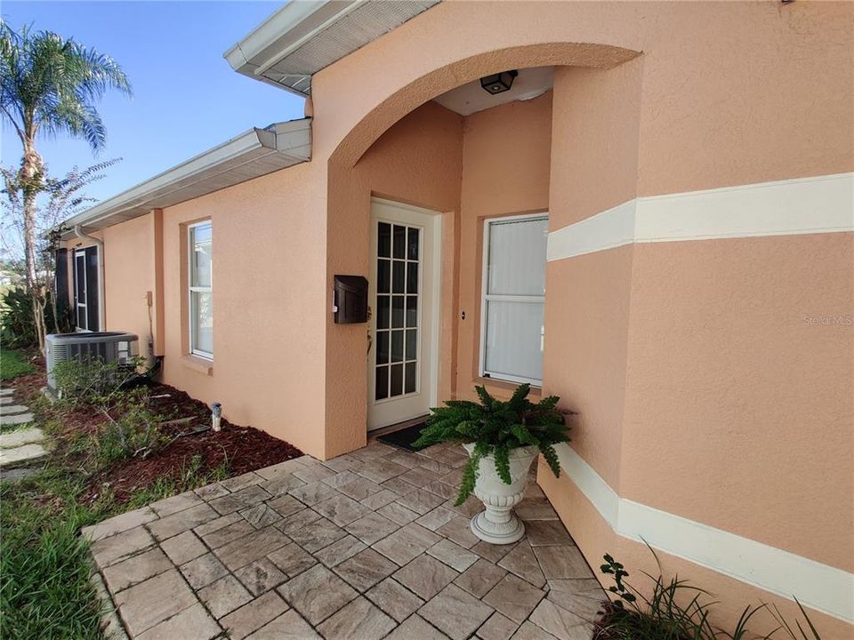 For Rent: $2,600 (3 beds, 2 baths, 1777 Square Feet)