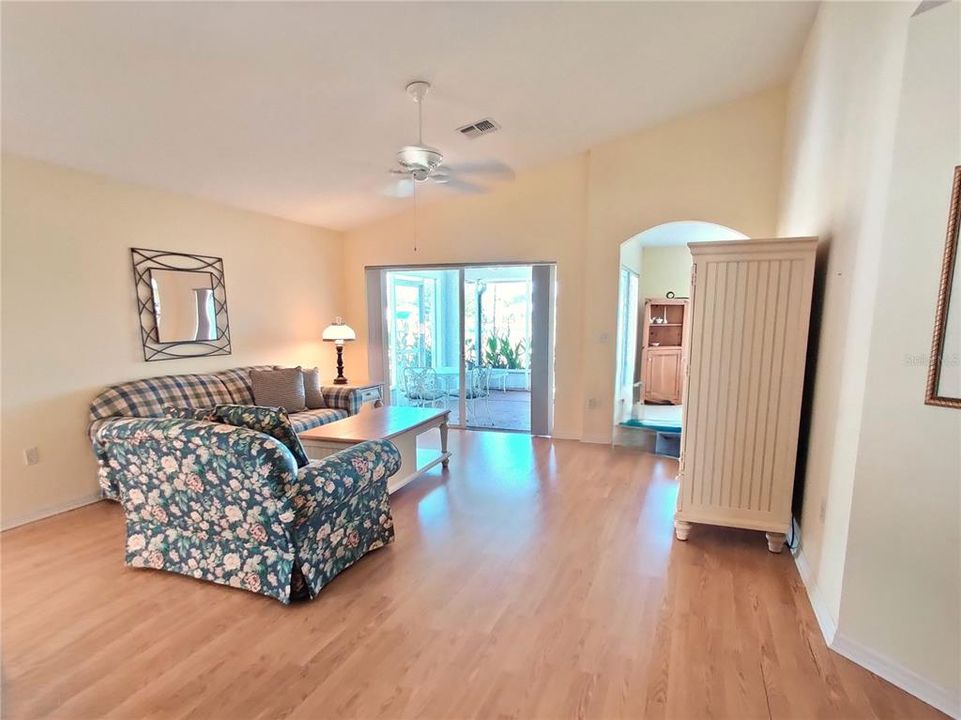 For Rent: $2,600 (3 beds, 2 baths, 1777 Square Feet)