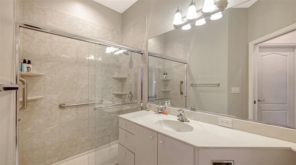 Под контрактом: $459,000 (3 спален, 2 ванн, 1951 Квадратных фут)