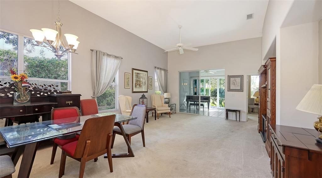 Под контрактом: $459,000 (3 спален, 2 ванн, 1951 Квадратных фут)