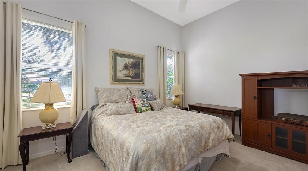 Под контрактом: $459,000 (3 спален, 2 ванн, 1951 Квадратных фут)