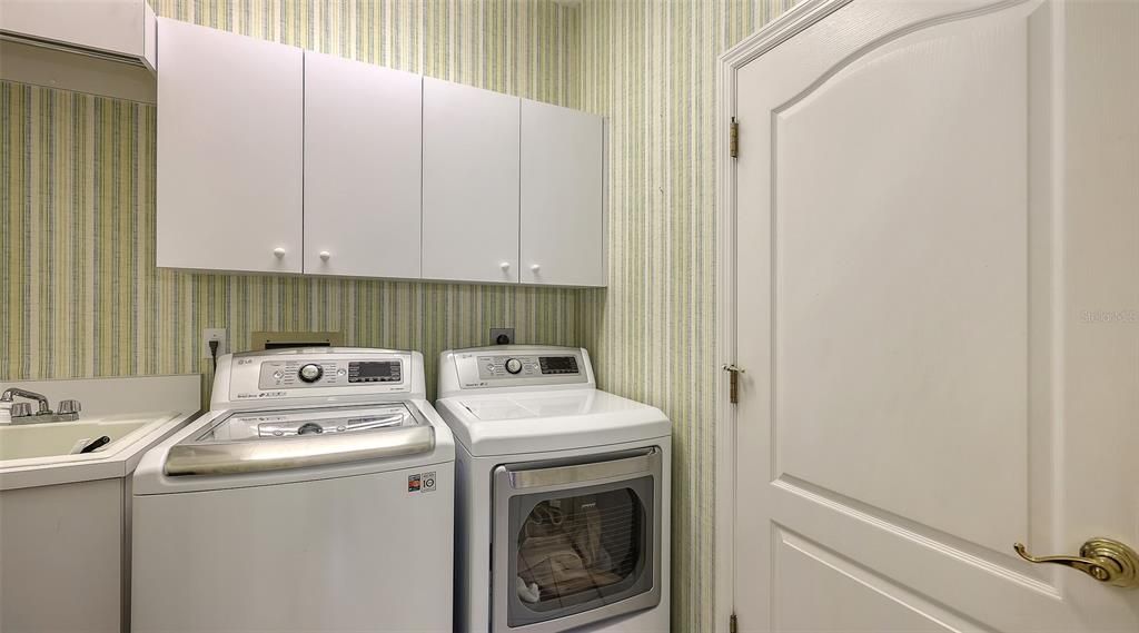 Под контрактом: $459,000 (3 спален, 2 ванн, 1951 Квадратных фут)