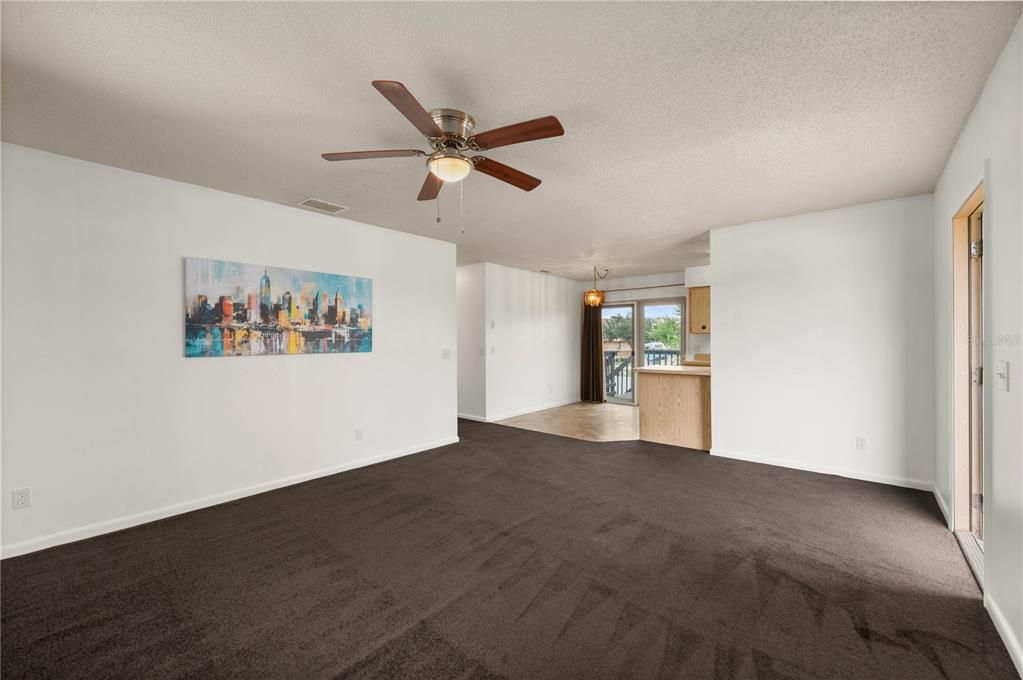 待售: $269,000 (2 贝兹, 2 浴室, 1352 平方英尺)