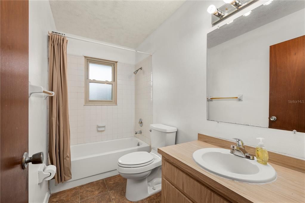 待售: $269,000 (2 贝兹, 2 浴室, 1352 平方英尺)