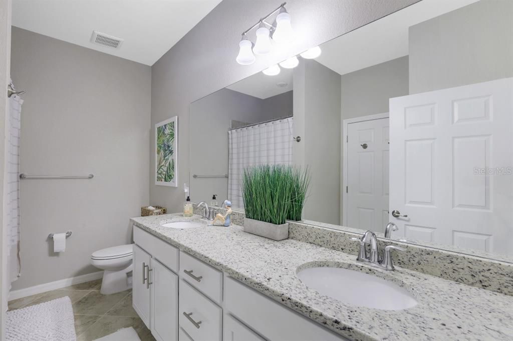 На продажу: $275,000 (3 спален, 2 ванн, 1301 Квадратных фут)