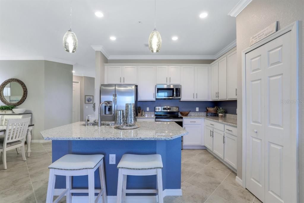 На продажу: $275,000 (3 спален, 2 ванн, 1301 Квадратных фут)