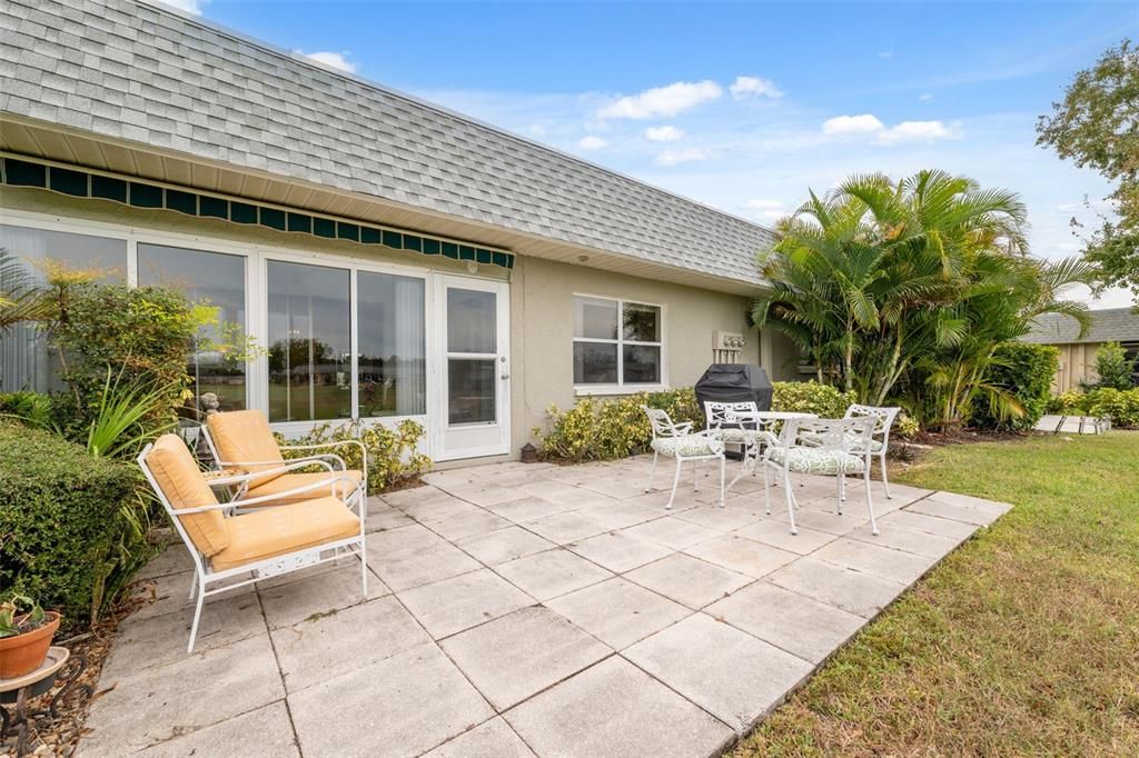 待售: $170,000 (2 贝兹, 2 浴室, 956 平方英尺)