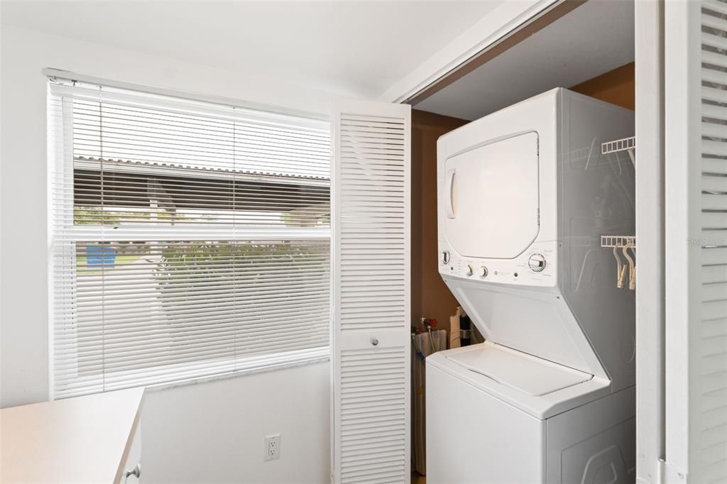 待售: $170,000 (2 贝兹, 2 浴室, 956 平方英尺)