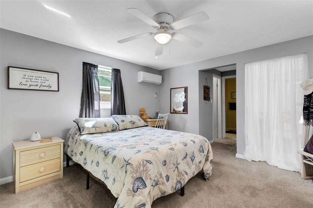 Под контрактом: $249,900 (2 спален, 2 ванн, 1922 Квадратных фут)