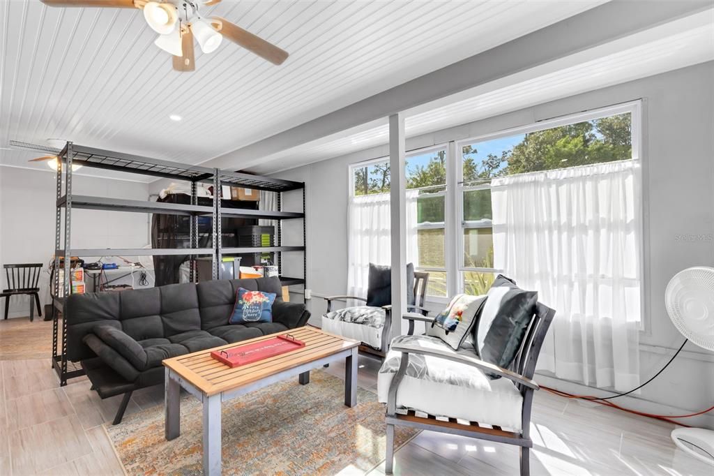 Под контрактом: $249,900 (2 спален, 2 ванн, 1922 Квадратных фут)