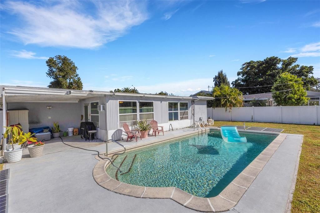 Под контрактом: $249,900 (2 спален, 2 ванн, 1922 Квадратных фут)