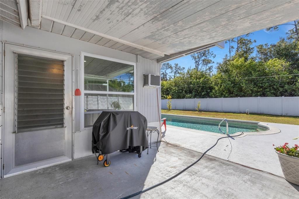 Под контрактом: $249,900 (2 спален, 2 ванн, 1922 Квадратных фут)