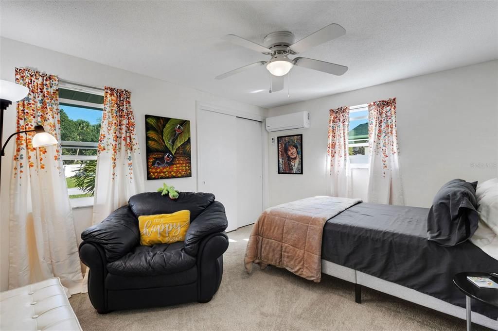 Под контрактом: $249,900 (2 спален, 2 ванн, 1922 Квадратных фут)