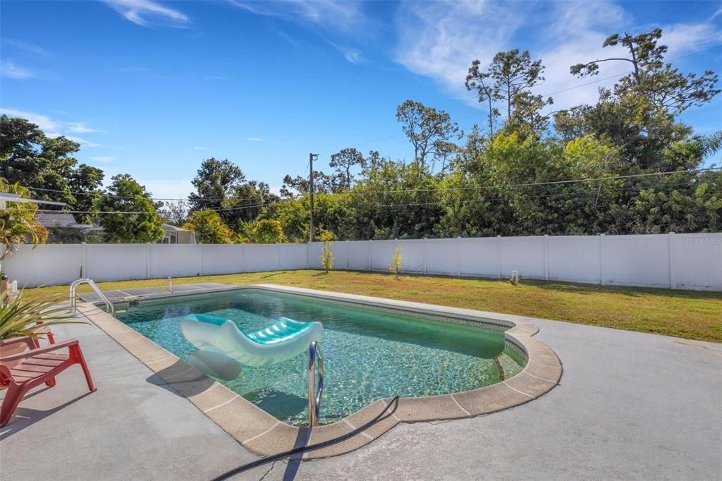 Под контрактом: $249,900 (2 спален, 2 ванн, 1922 Квадратных фут)