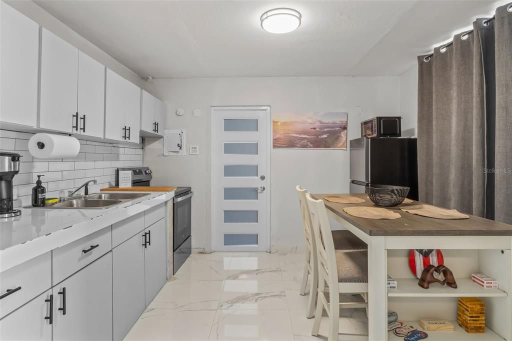 В аренду: $1,850 (3 спален, 1 ванн, 850 Квадратных фут)