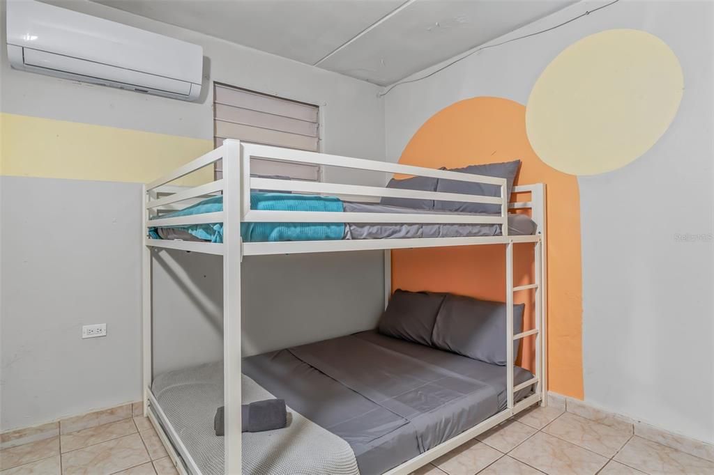 В аренду: $1,850 (3 спален, 1 ванн, 850 Квадратных фут)