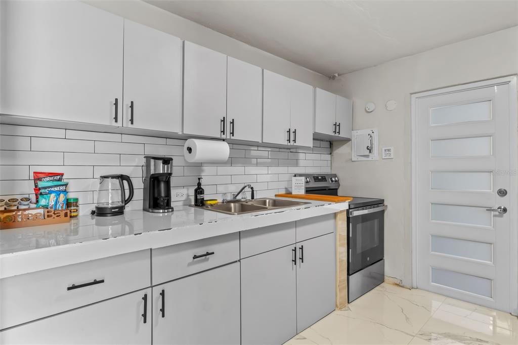 В аренду: $1,850 (3 спален, 1 ванн, 850 Квадратных фут)