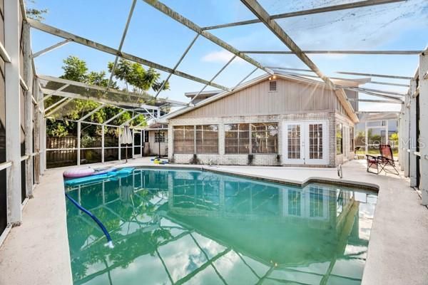 For Sale: $450,000 (4 beds, 2 baths, 3082 Square Feet)