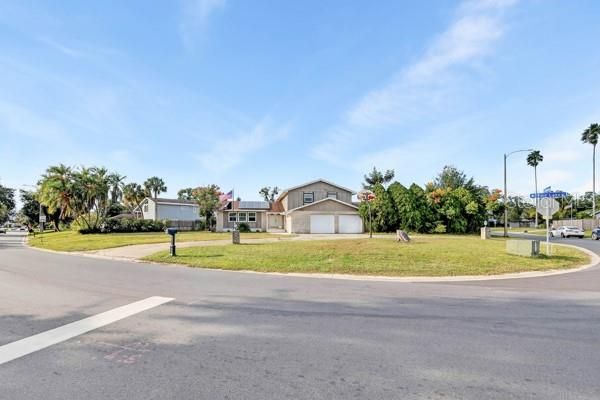 For Sale: $450,000 (4 beds, 2 baths, 3082 Square Feet)