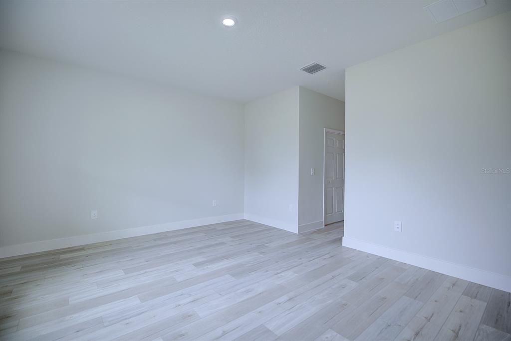 待售: $579,900 (4 贝兹, 4 浴室, 2203 平方英尺)