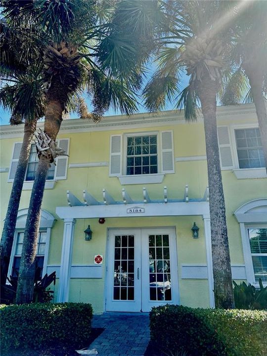 Под контрактом: $3,200 (2 спален, 1 ванн, 912 Квадратных фут)