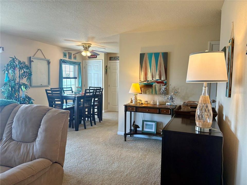 Под контрактом: $3,200 (2 спален, 1 ванн, 912 Квадратных фут)