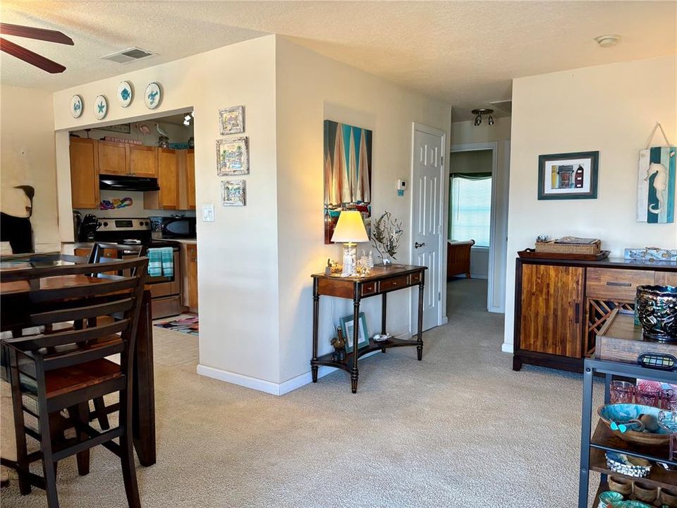 Под контрактом: $3,200 (2 спален, 1 ванн, 912 Квадратных фут)