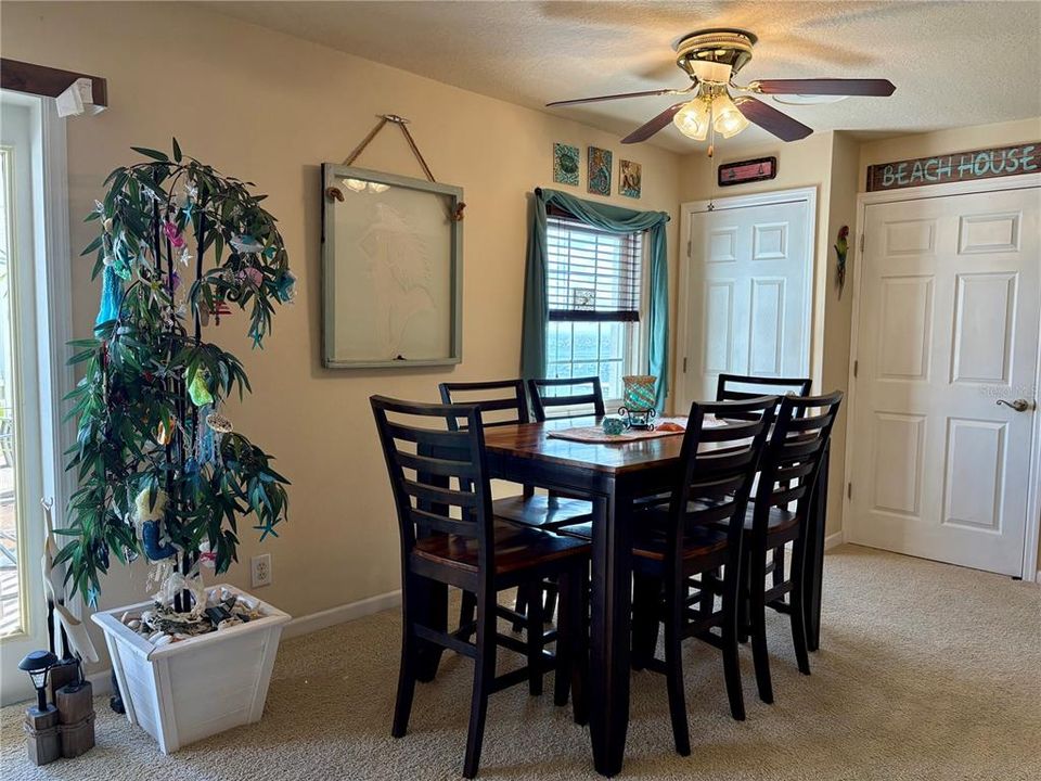 Под контрактом: $3,200 (2 спален, 1 ванн, 912 Квадратных фут)