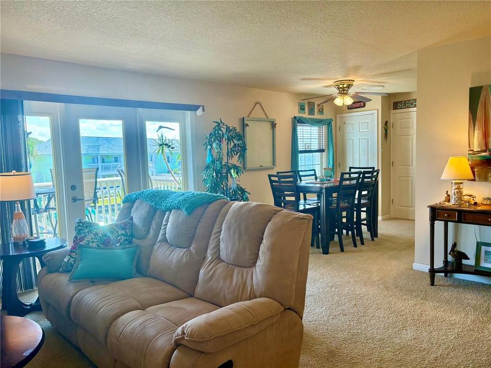 Под контрактом: $3,200 (2 спален, 1 ванн, 912 Квадратных фут)