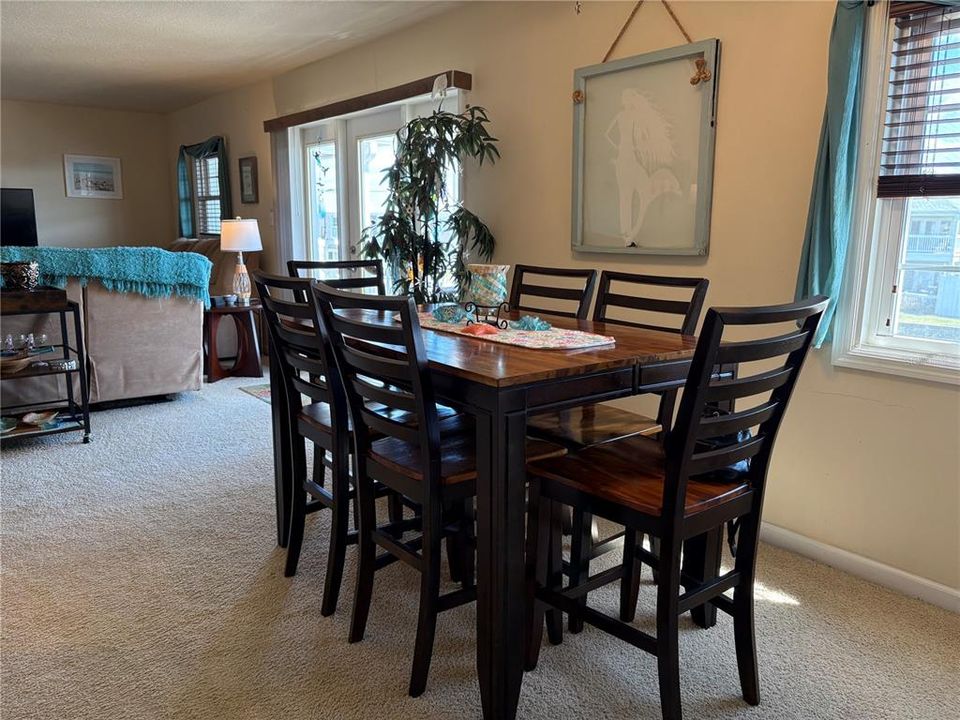 Под контрактом: $3,200 (2 спален, 1 ванн, 912 Квадратных фут)