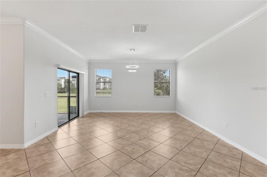 合同活跃: $2,888 (4 贝兹, 3 浴室, 2625 平方英尺)