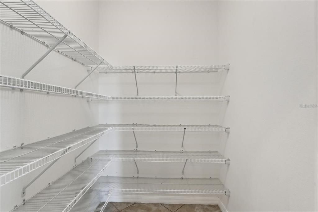 合同活跃: $2,888 (4 贝兹, 3 浴室, 2625 平方英尺)